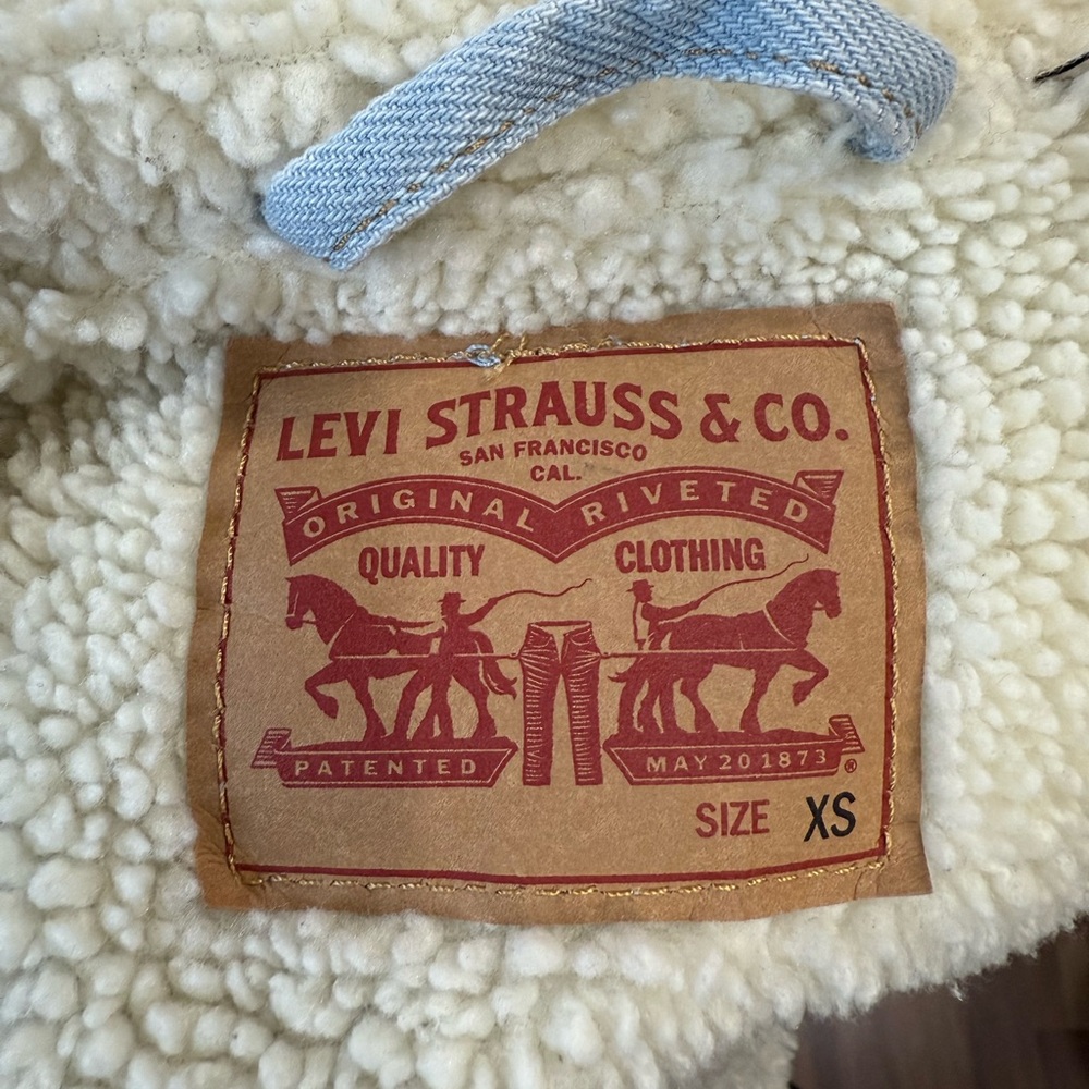 Levi's Cream Sherpa Lined Jacket - Picture 3 of 3